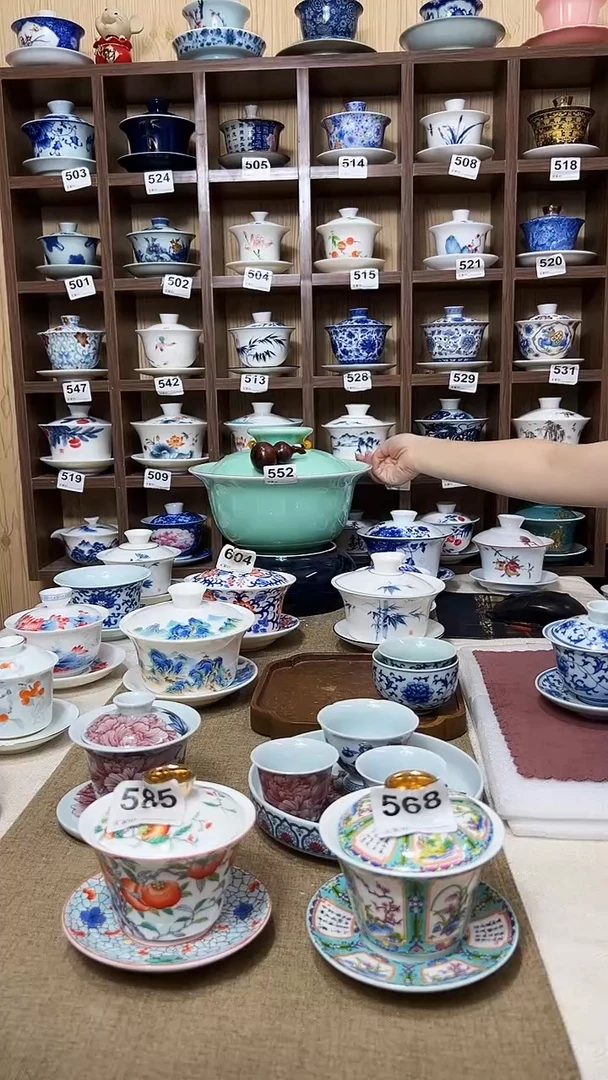 1直播中-主播展示商品