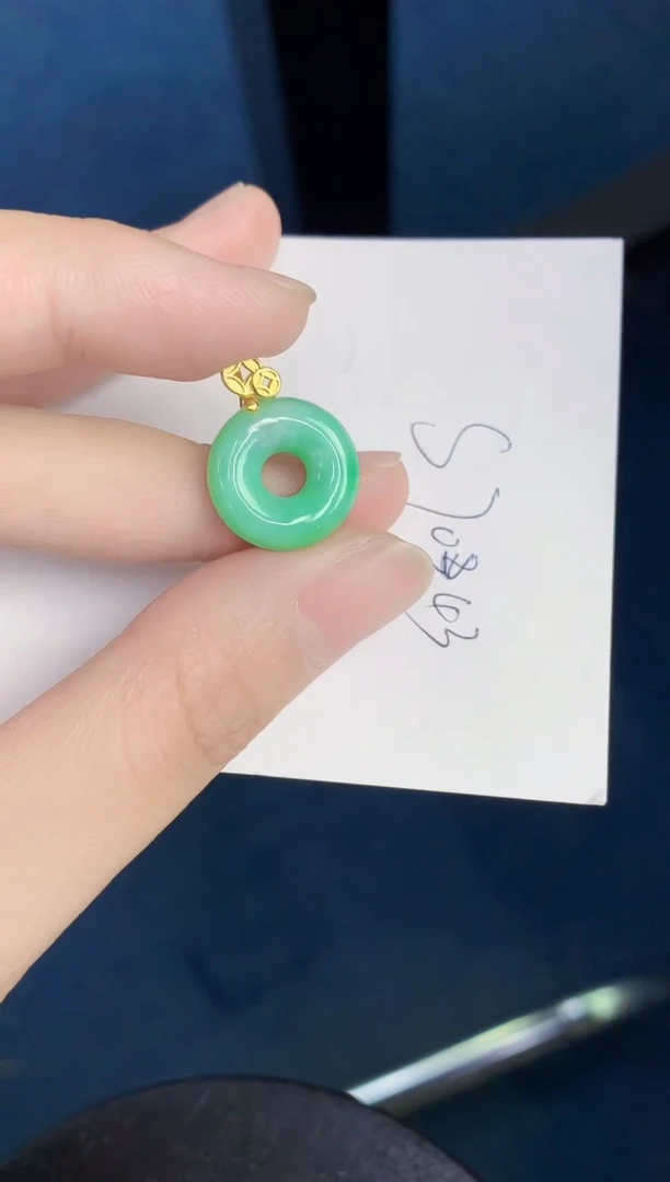 翡翠未镶嵌颈饰天然翡翠缅甸A货