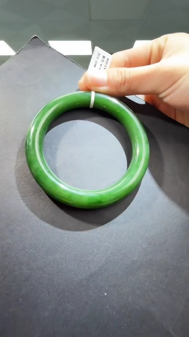 颈饰未镶嵌和田玉碧玉手镯 多样性发一