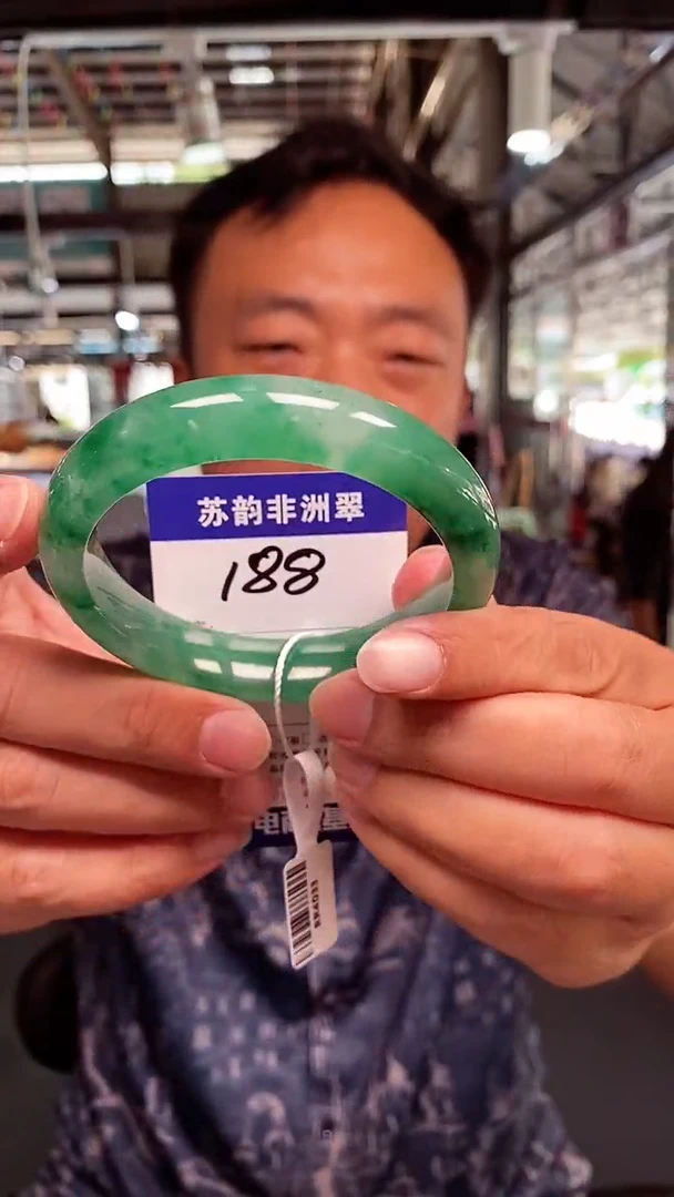 未镶嵌手镯石英质玉（非洲翠）63+
