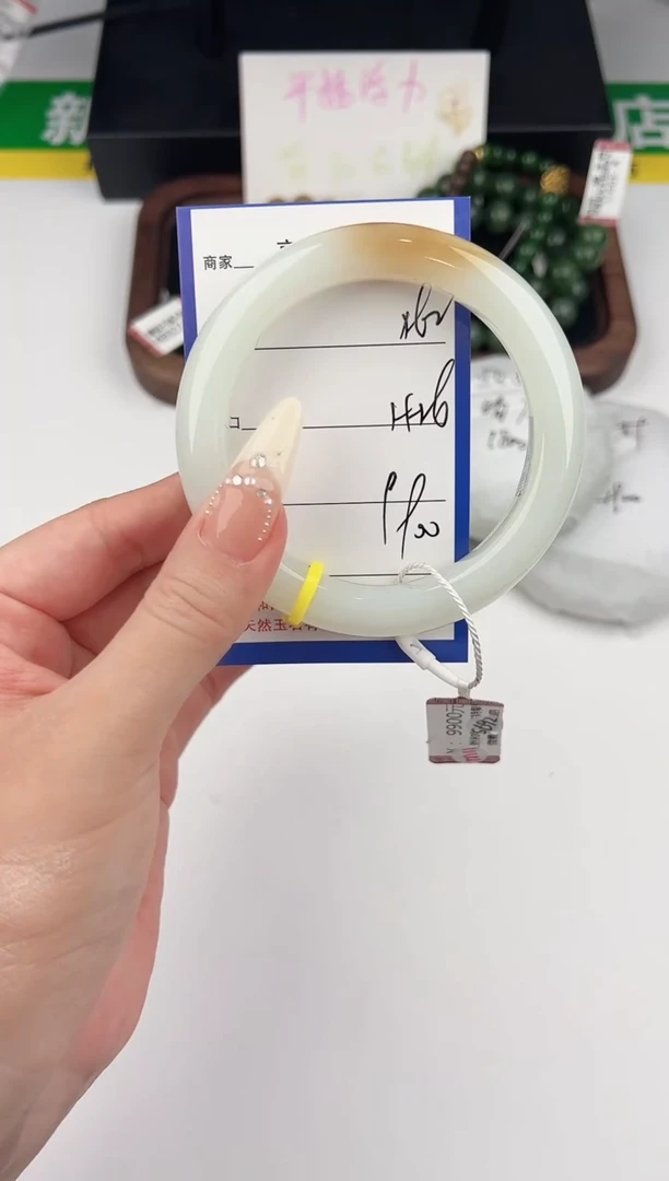 未镶嵌手镯和田玉62颜色微差无瑕疵