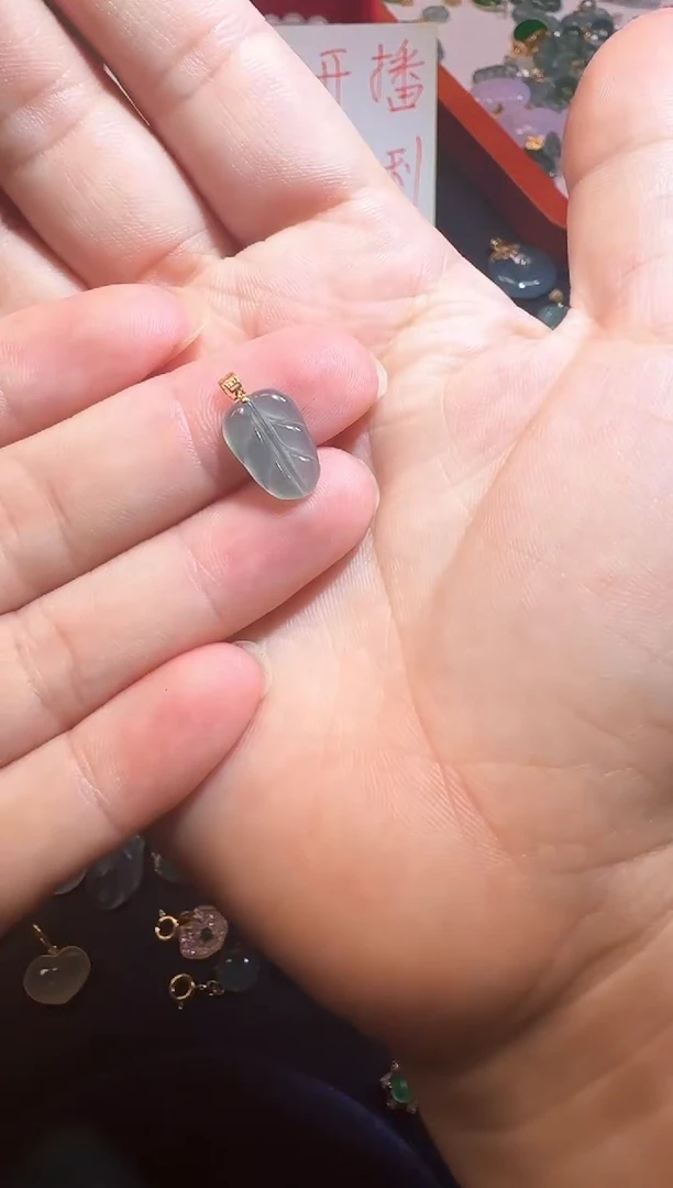 翡翠18K金镶嵌颈饰天然A货翡翠