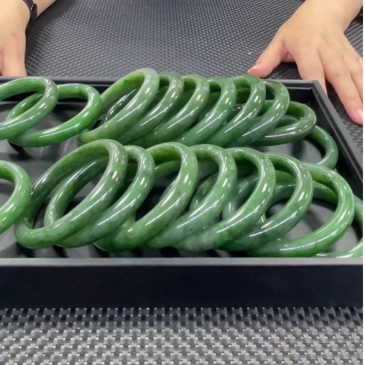 【老郑家】和田玉手镯一支(多样性发1件) 微黑点