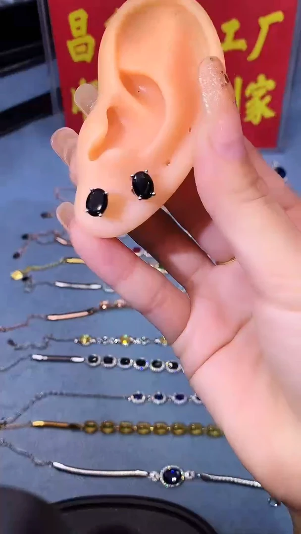 【闪购商品】蓝宝石耳饰银S925镶嵌1111