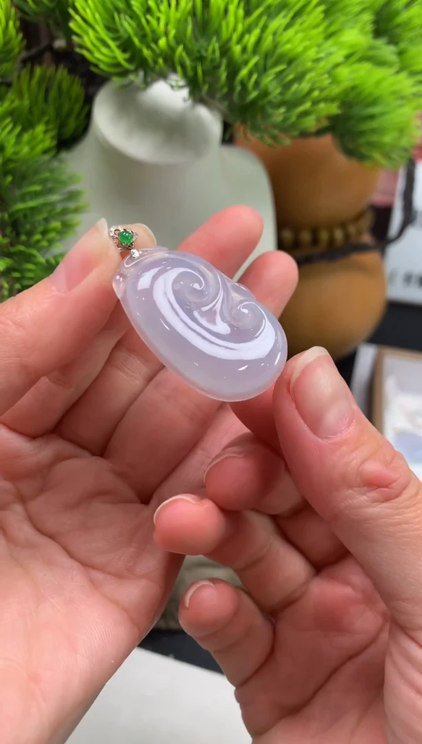 颈饰18K金镶嵌翡翠水**生---125967