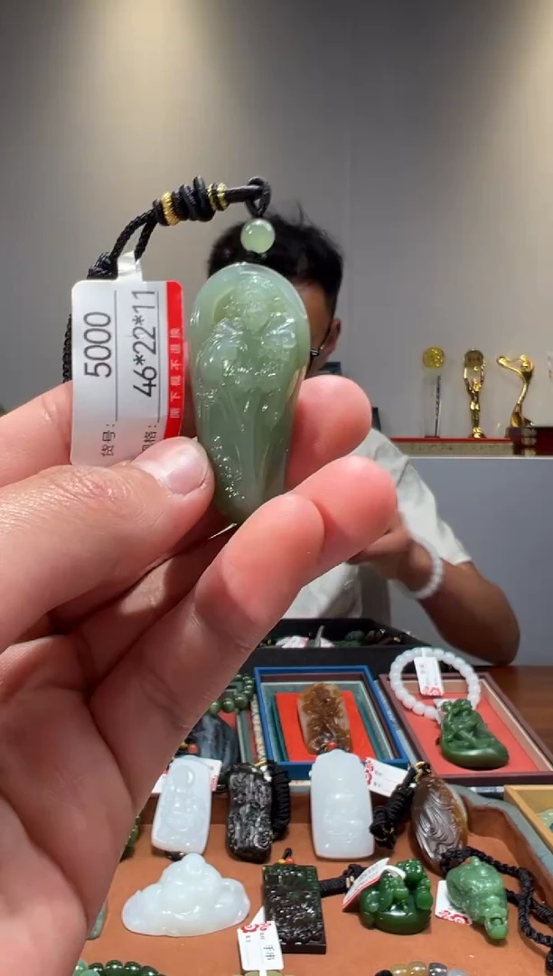 和田玉未镶嵌颈饰1