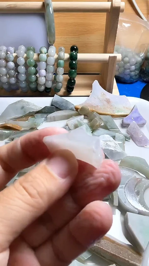 裸石翡翠诺****9翡翠小边料