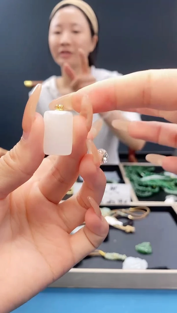 和田玉未镶嵌颈饰拍一发一