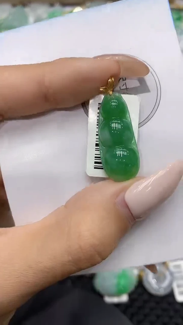 颈饰18K金镶嵌翡翠111111111111