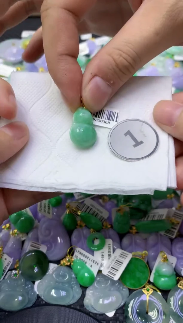 颈饰未镶嵌翡翠天然缅甸翡翠A货