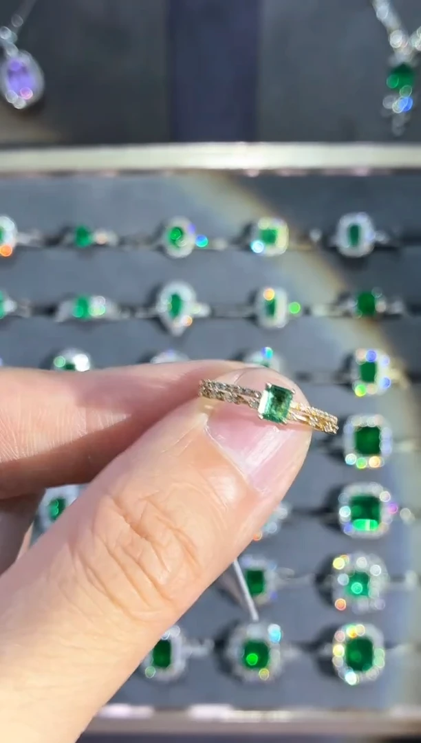 18K金镶嵌戒指祖母绿【闪购】0.30ct/七天鉴赏