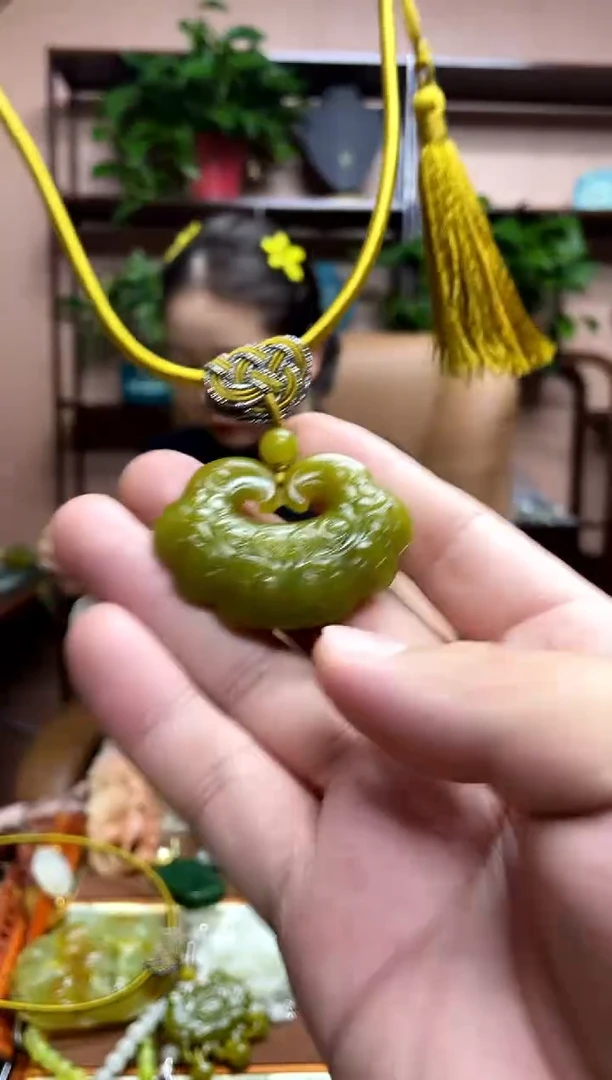 未镶嵌岫玉吊坠多样性发货发其中之一