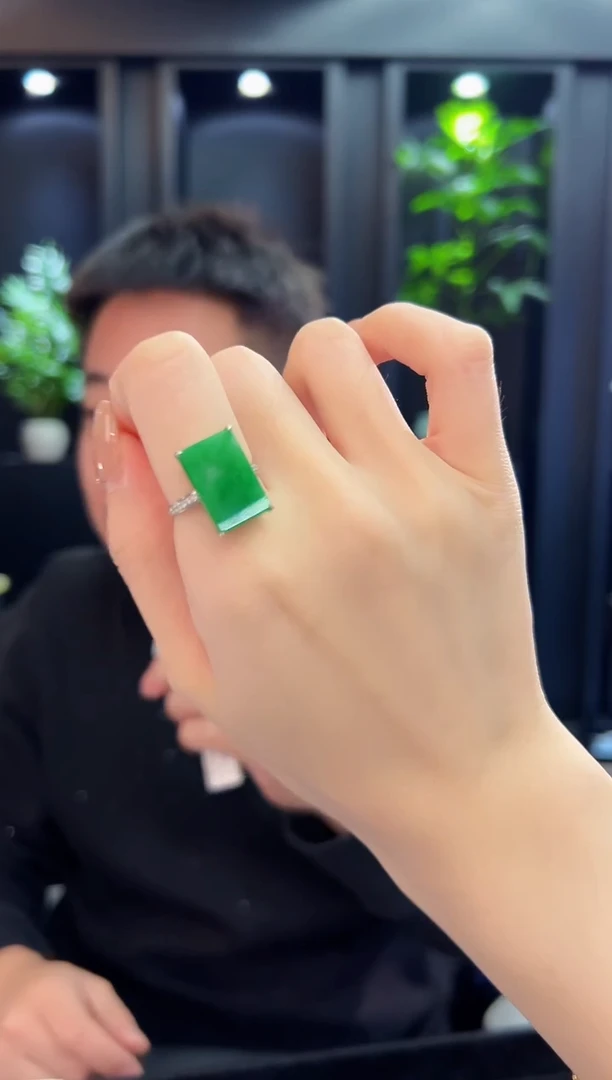 18K金镶嵌戒指翡翠 缅料A货/支持复检/一件