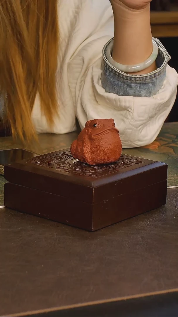 紫砂茶宠朱泥金蟾