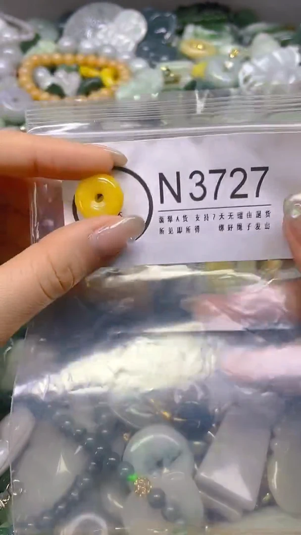 翡翠未镶嵌颈饰/N/翡翠A货,一件也是批发价