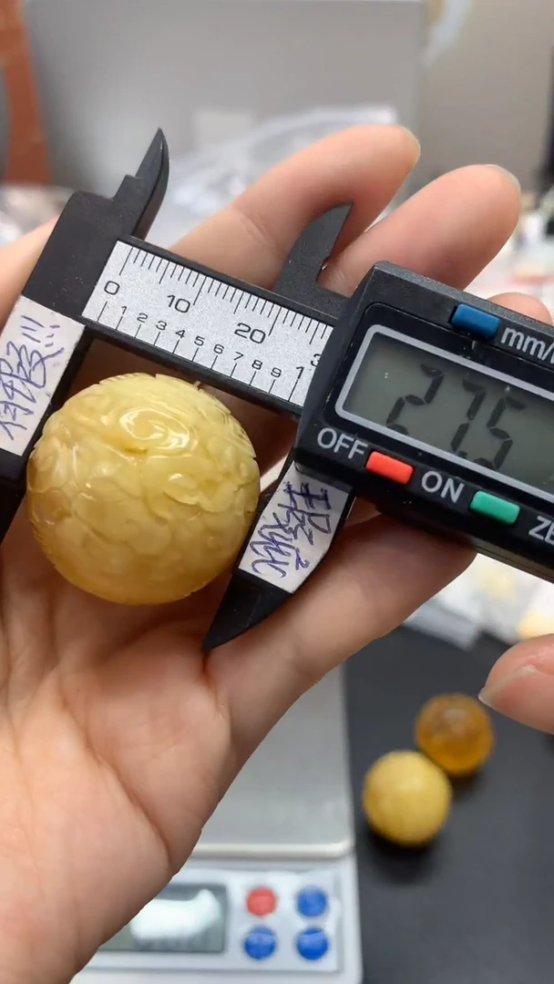 未镶嵌琥珀珠宝奇石1193