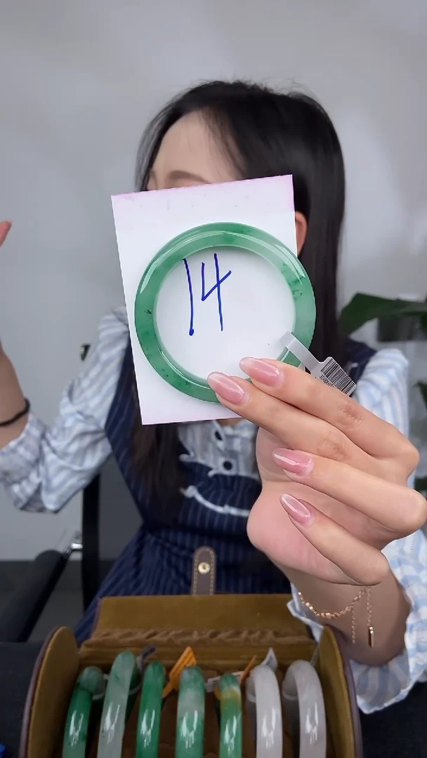 【闪购商品】石英质玉手镯未镶嵌14