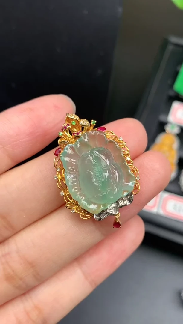 颈饰18K金镶嵌翡翠花
