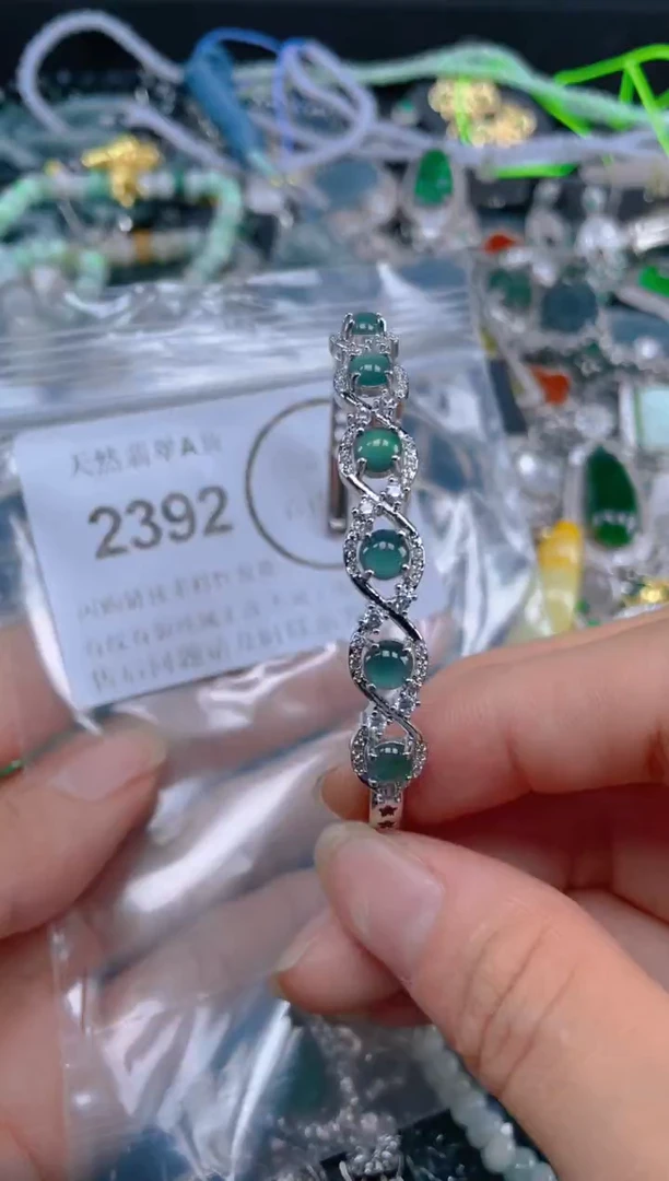 翡翠未镶嵌吊坠(不含链)2392