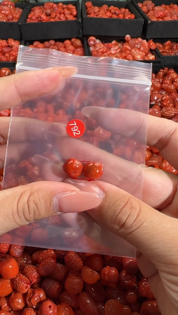 南红玛瑙未镶嵌颈饰1