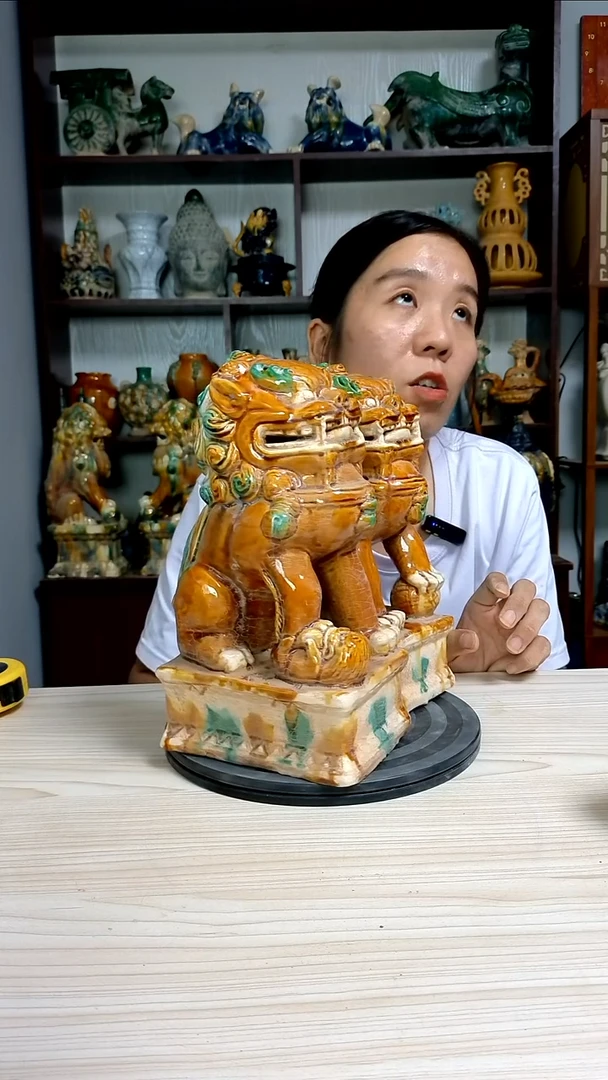 经典一对狮子精美复古风格瓷器
