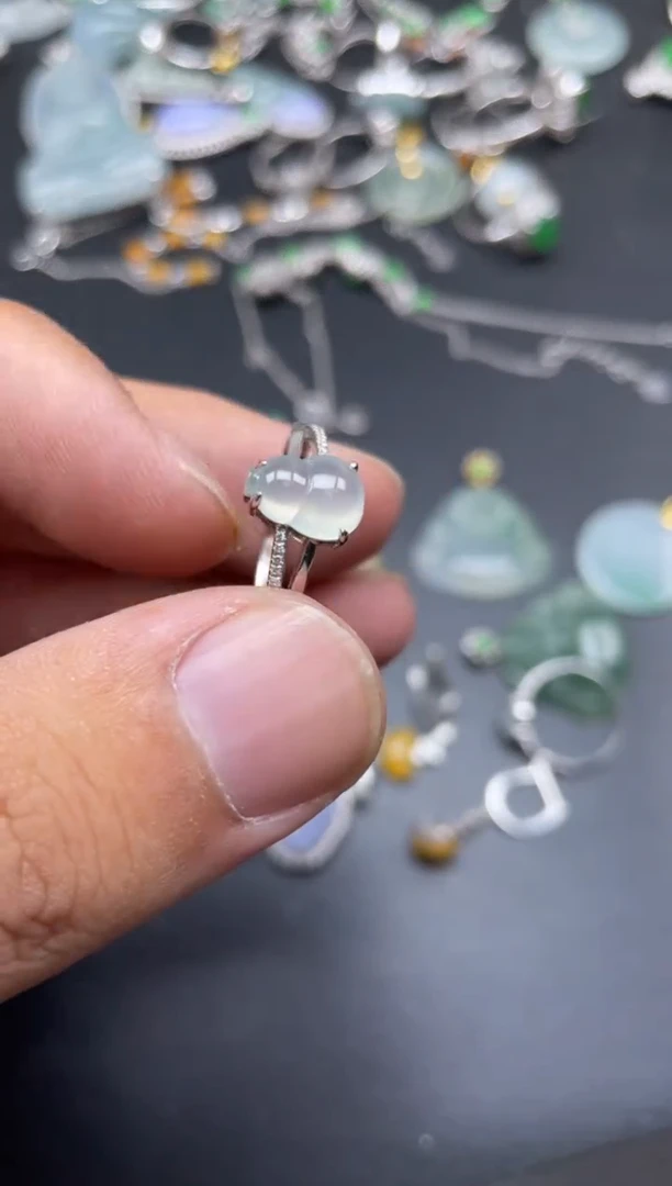 【闪购商品】翡翠颈饰18K金镶嵌夏天