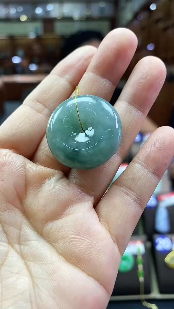 翡翠未镶嵌颈饰平安扣