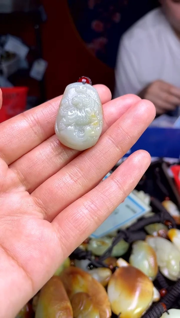 和田玉未镶嵌颈饰1