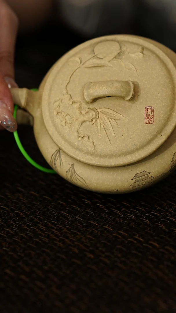 茶壶紫砂龙****价竹节扁腹（刻绘）150CC
