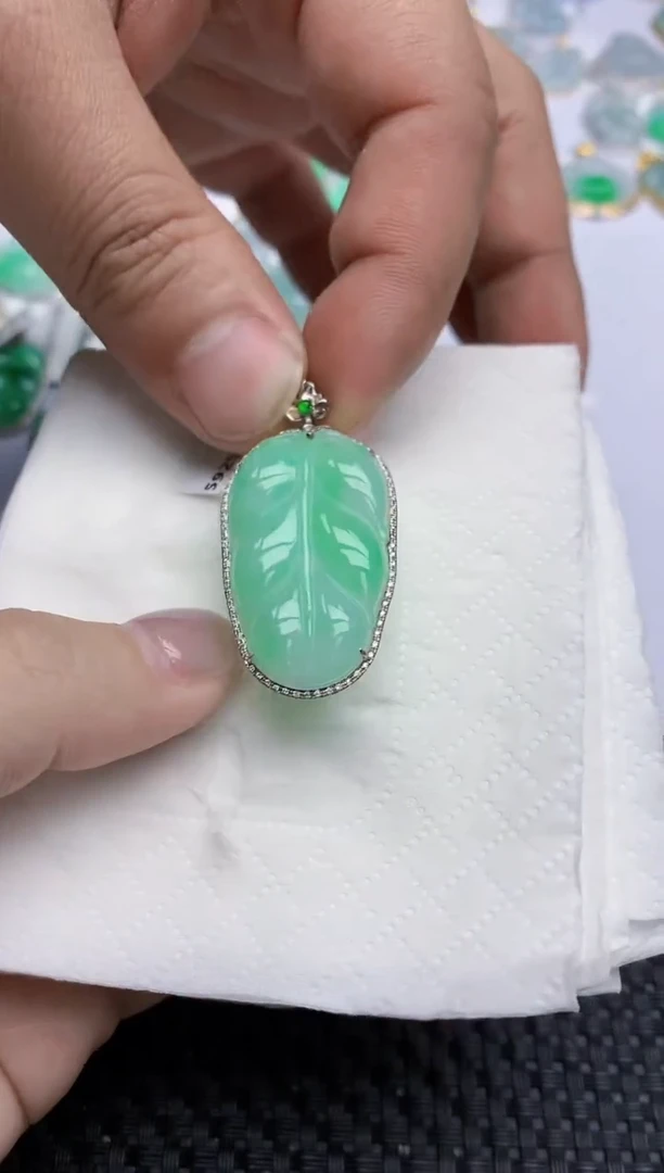 【闪购商品】翡翠颈饰18K金镶嵌天然翡翠A货
