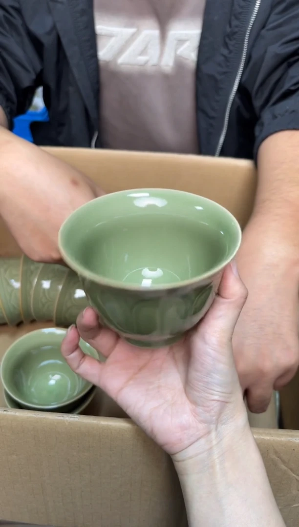 陶瓷橄榄绿莲瓣大压手杯