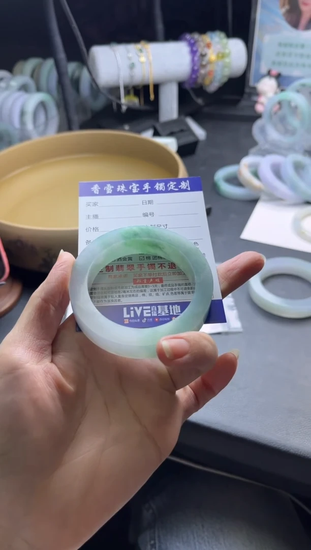 未镶嵌手镯定制翡翠是**呀翡翠手镯单样发一件