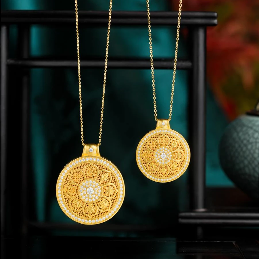 ZOCAI/佐卡伊古法黄金足金镶钻八宝罗盘罗盘足金吊坠 D11267