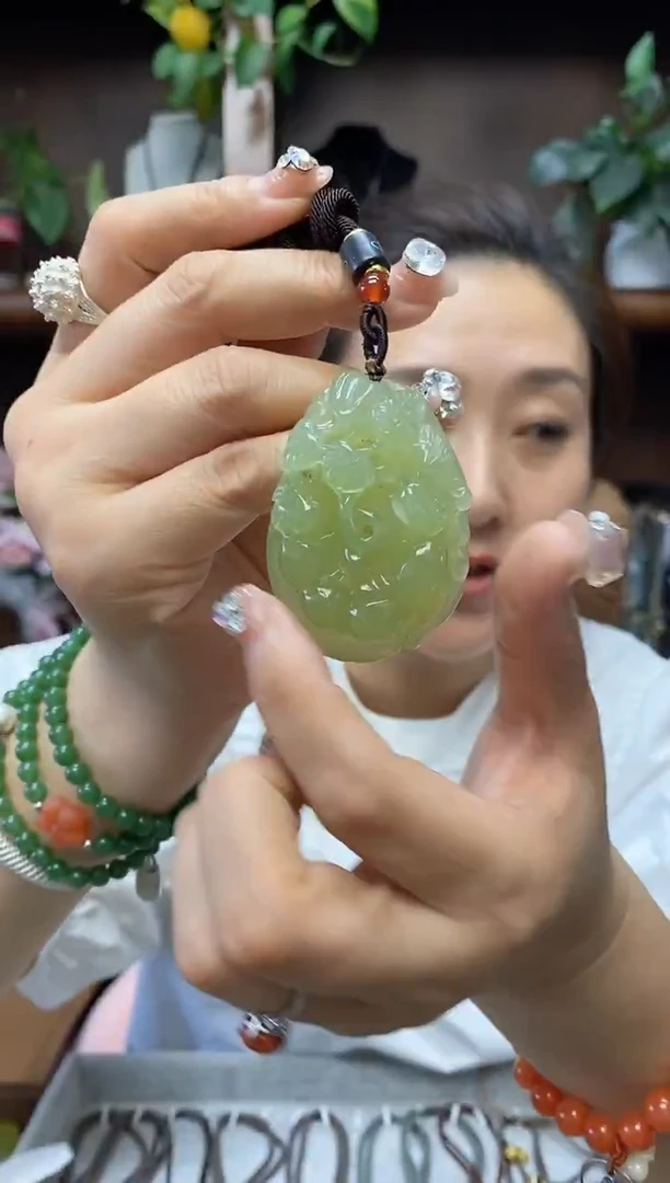 未镶嵌岫玉吊坠·