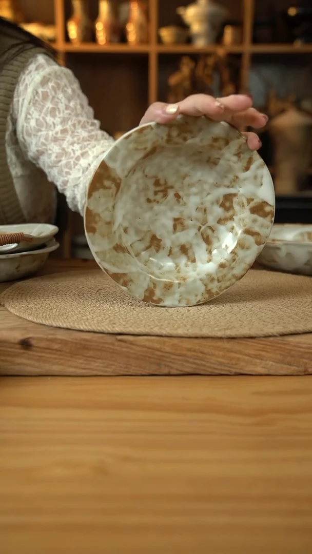 福利粉影系列的7.5英寸宽边浅盘1个