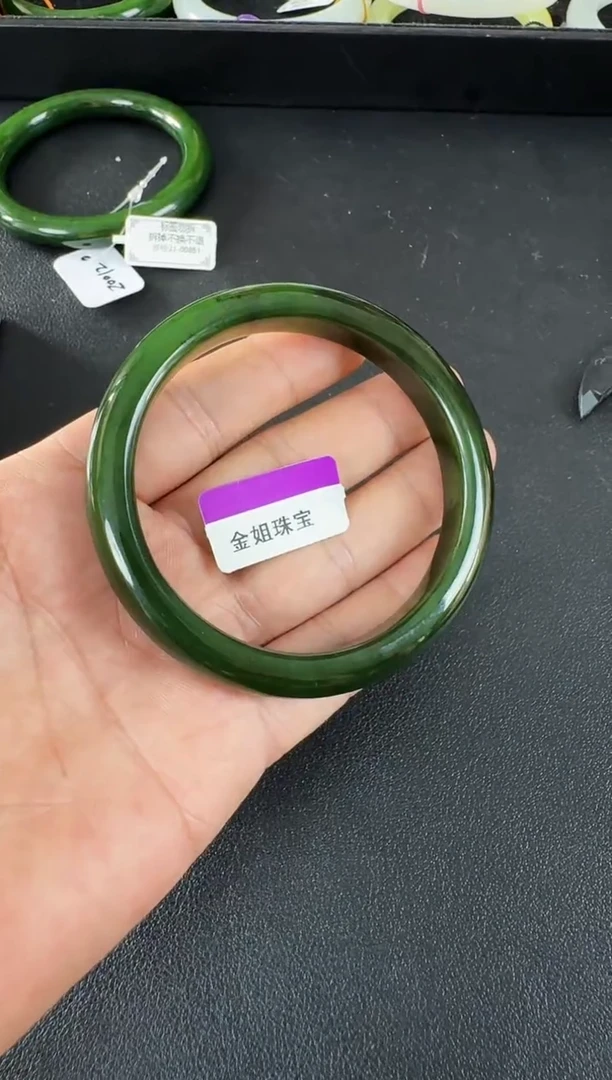 颈饰未镶嵌和田玉（碧玉）手镯约62.5*12*9MM