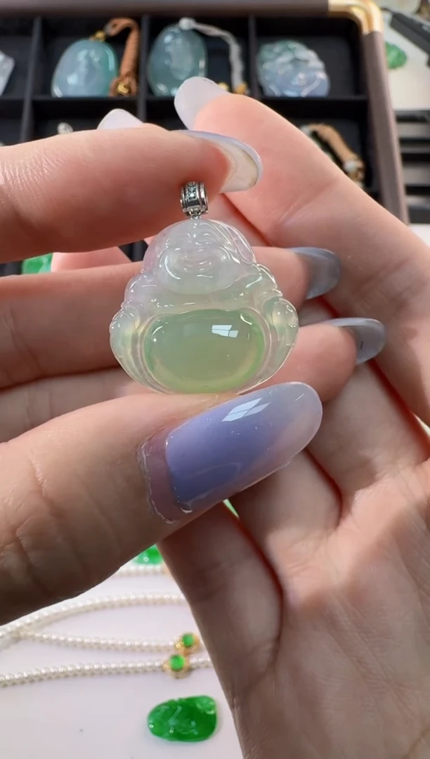 颈饰18K金镶嵌翡翠缅甸A货翡翠