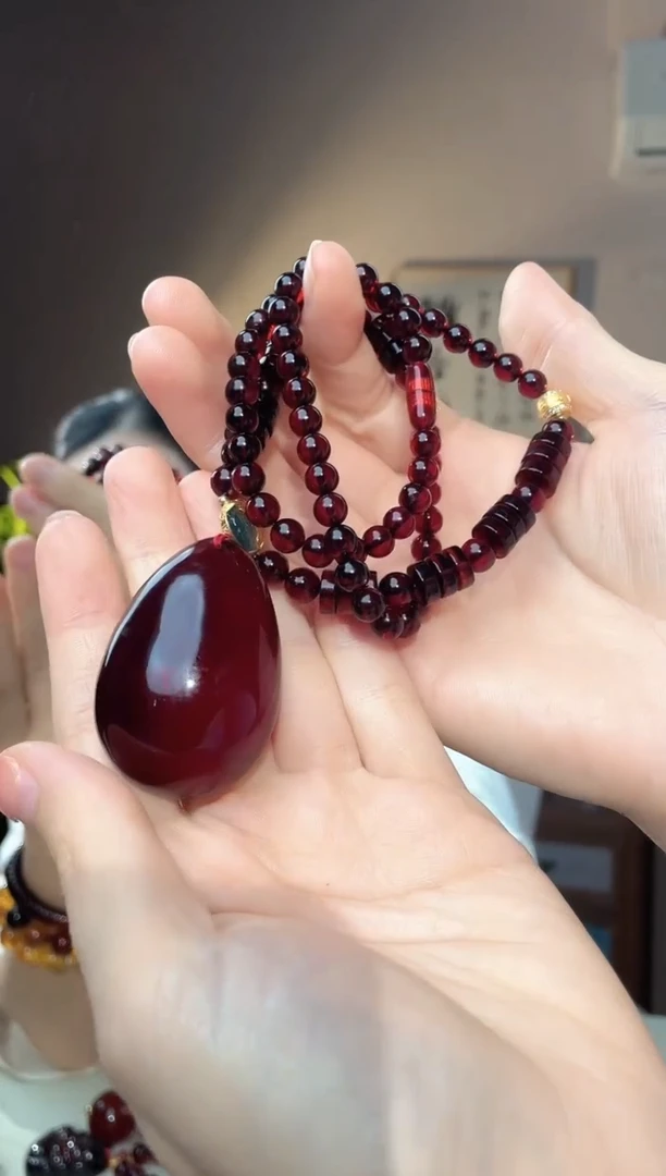 裸石琥珀未镶嵌33*48 血珀水滴项链设计款