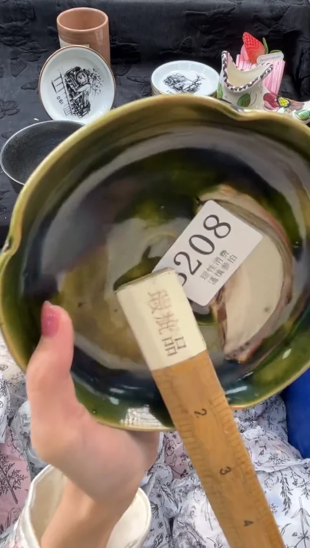 瓷片饭****堆       B208