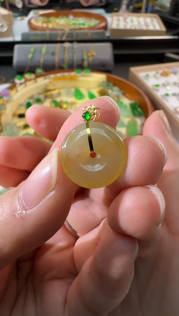 【闪购商品】翡翠颈饰18K金镶嵌缅甸翡翠A货吊坠