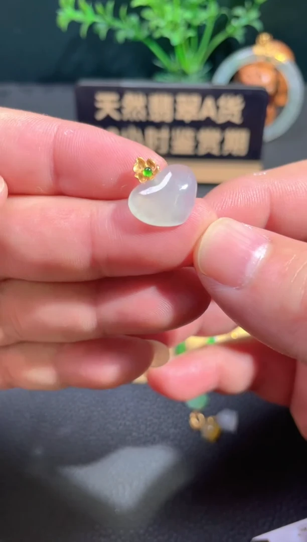 颈饰18K金镶嵌翡翠翡翠