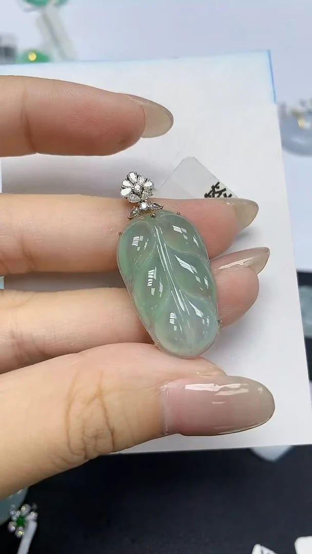 翡翠18K金镶嵌颈饰天然缅甸翡翠A货