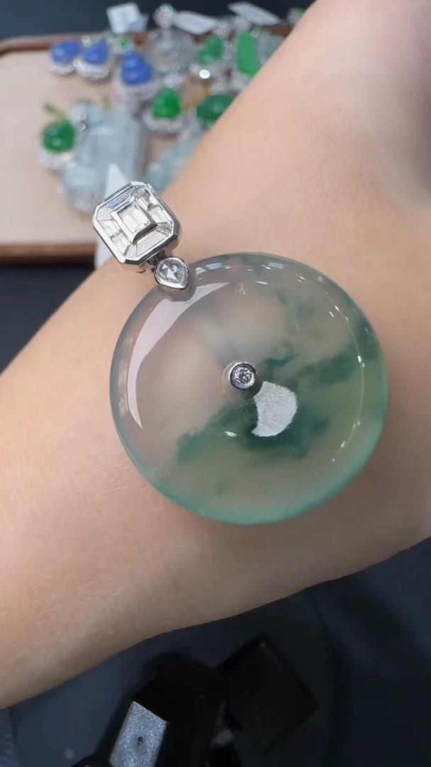 【闪购商品】翡翠吊坠(不含链)18K金镶嵌49