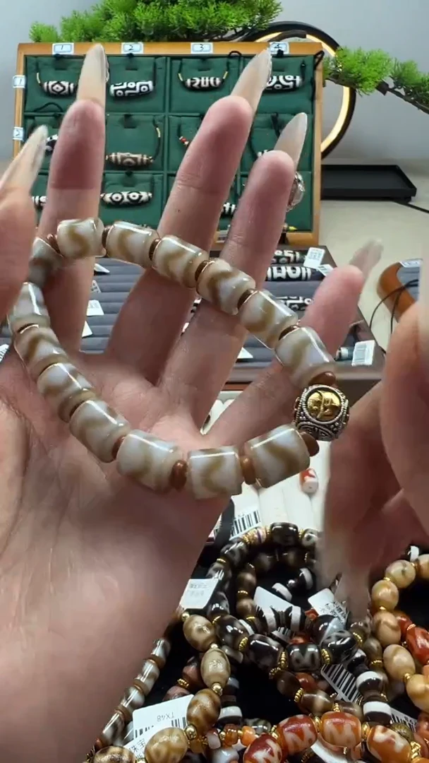 玛瑙/玉髓（覆膜）颈饰合金46微瑕随机发货