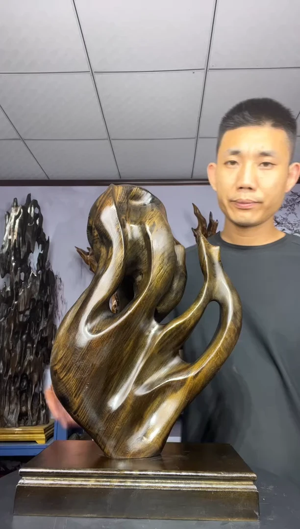 金丝楠木雕款羊**？金丝楠木工艺品摆件