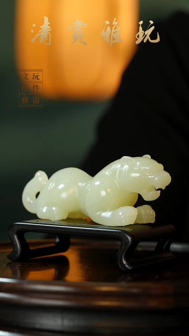 玉《虎虎生威伏虎》手把件摆件