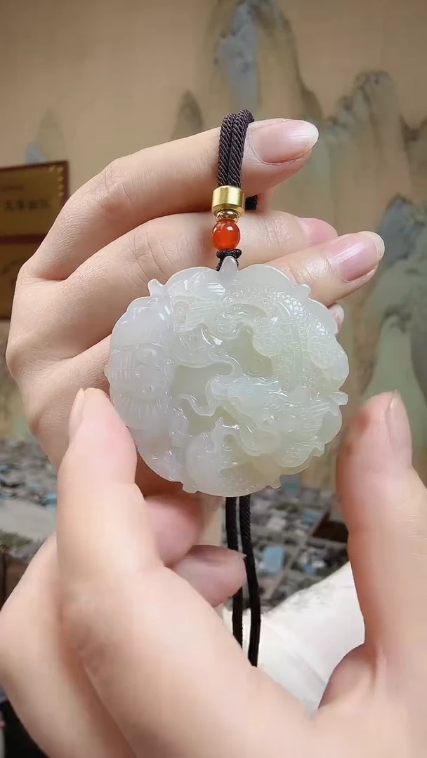 和田玉未镶嵌颈饰.