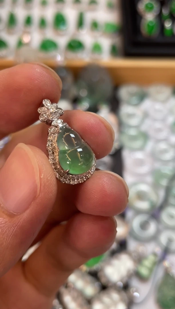 翡翠18K金镶嵌吊坠(不含链)葫芦