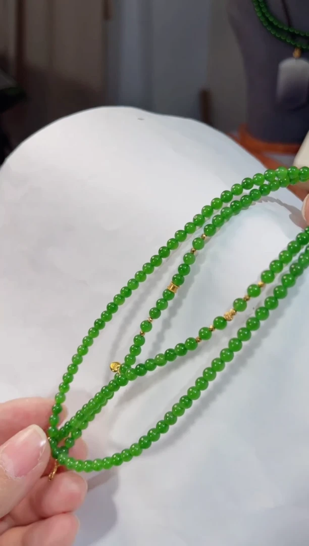 颈饰18K金镶嵌和田玉4mm±