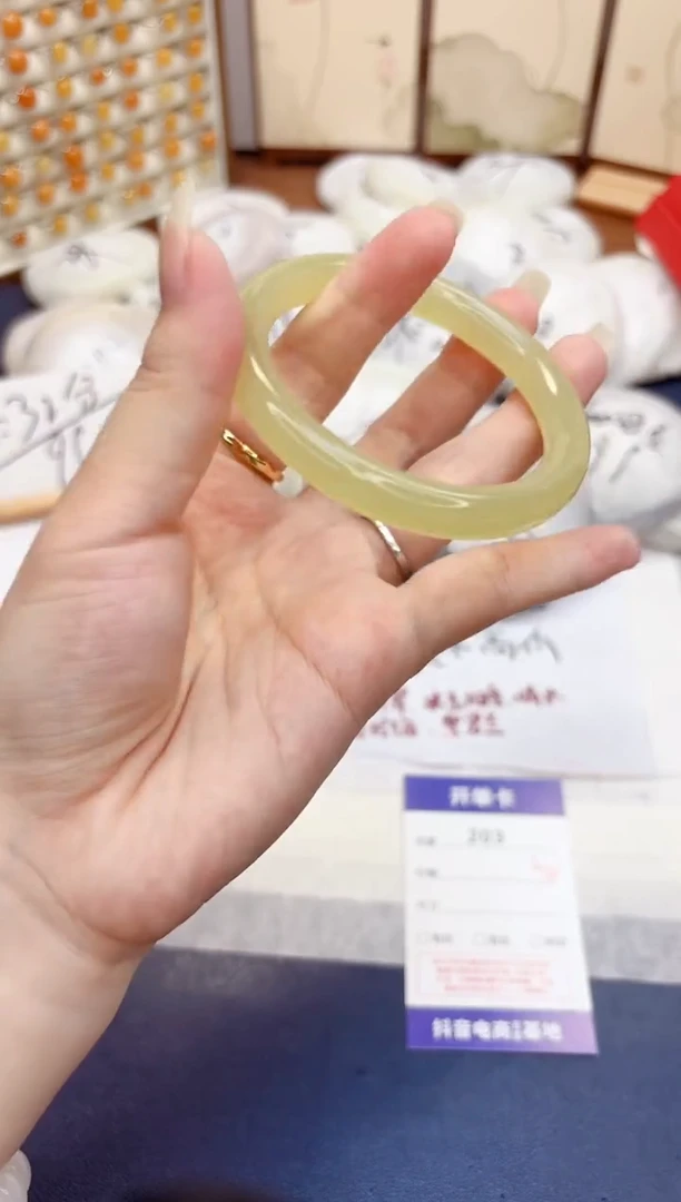 石英质玉手镯未镶嵌203-美人条晴水-圈口58